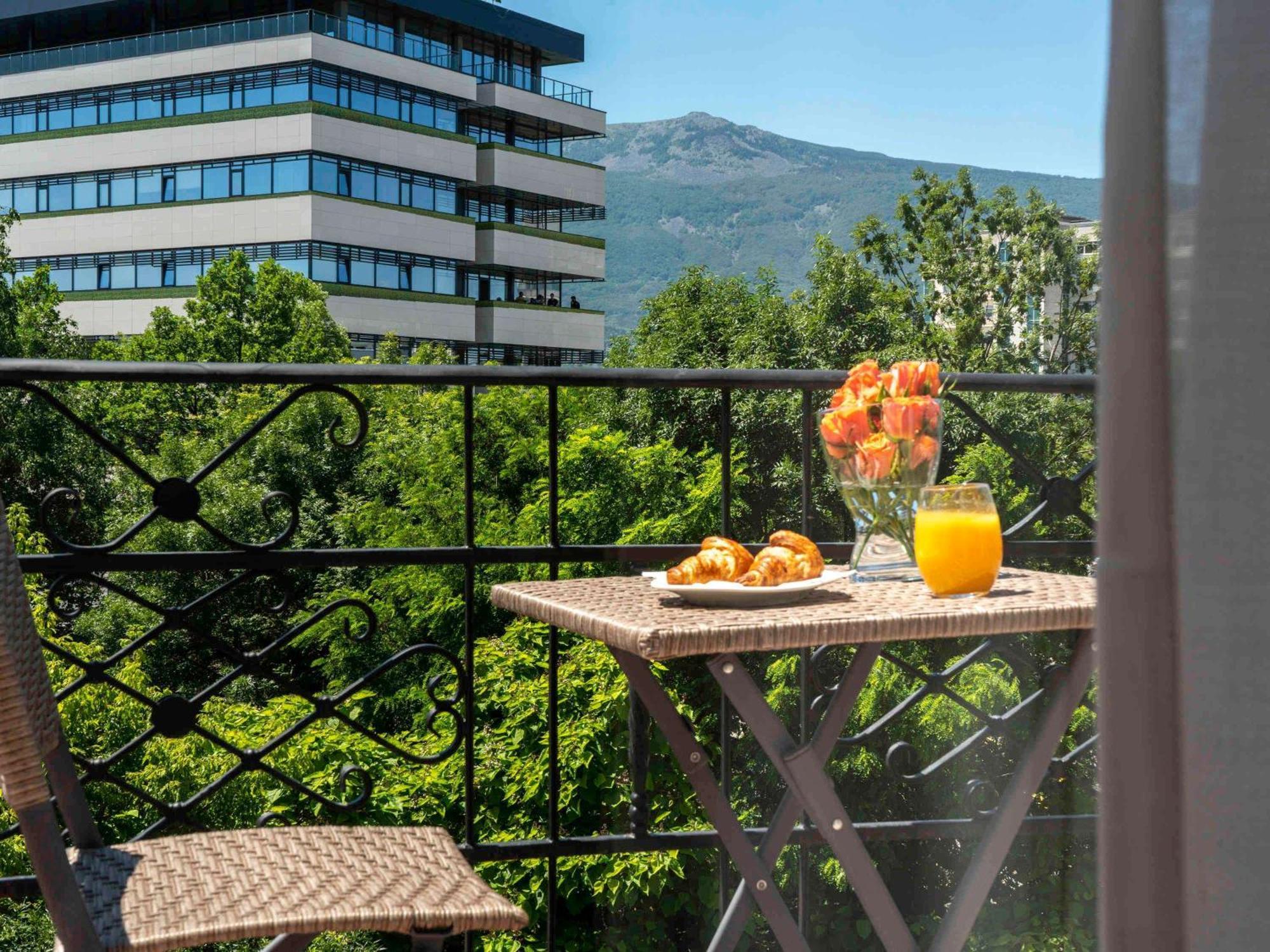 메종 소피아 호텔 외부 사진 A balcony